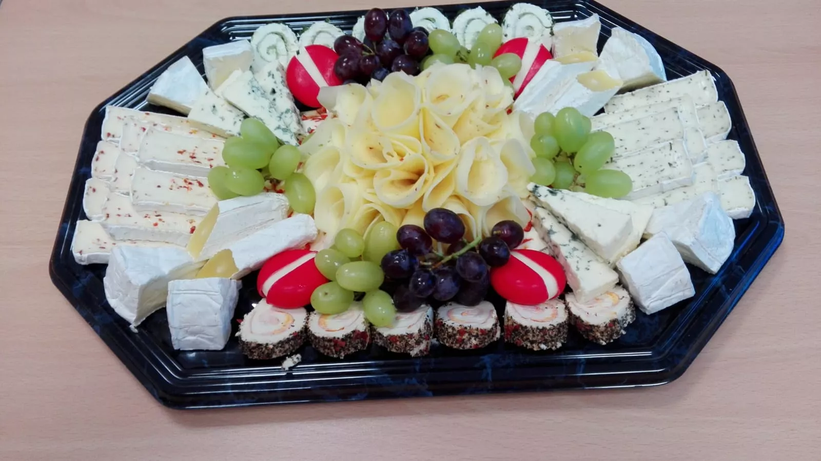 verschiedne Käseplatten von der Fleischerei Schütze